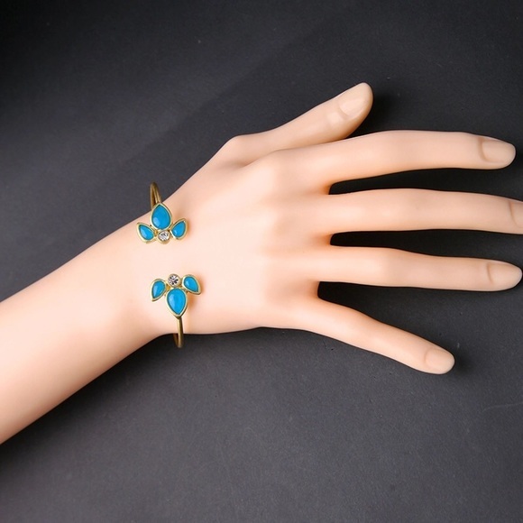 Flower Bracelet - Picture 2 of 3